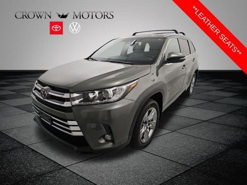 Used 2017 Toyota Highlander Limited Platinum image 3