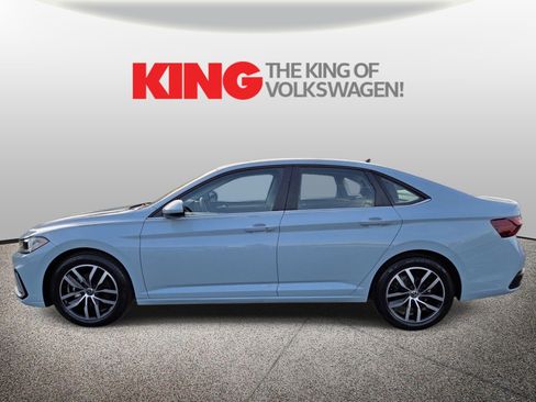 Used 2025 Volkswagen Jetta SE w/ Sunroof Package FWD image 7