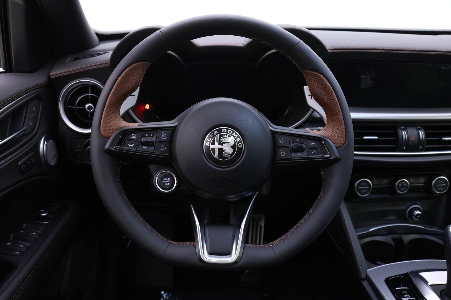 New 2025 Alfa Romeo Stelvio Sprint w/ Convenience Pack AWD/4WD image 14