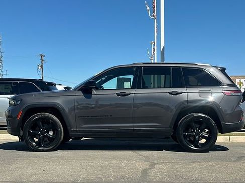 Certified 2023 Jeep Grand Cherokee Altitude image 7