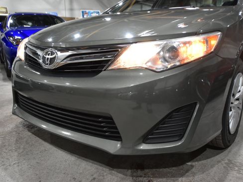 Used 2012 Toyota Camry LE image 5