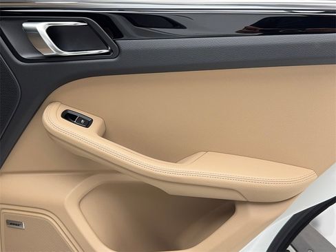 Used 2025 Porsche Macan Turbo image 50