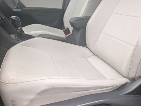 Used 2018 Volkswagen Tiguan SE w/ 3rd Row Seat Package image 30