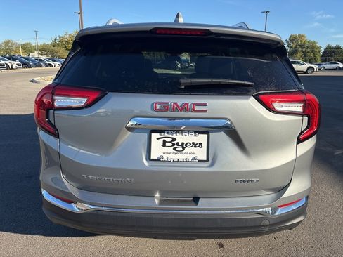 Used 2024 GMC Terrain SLT image 4