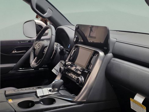 New 2026 Lexus LX 700h Luxury image 28