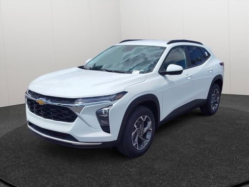New 2026 Chevrolet Trax LT FWD image 3