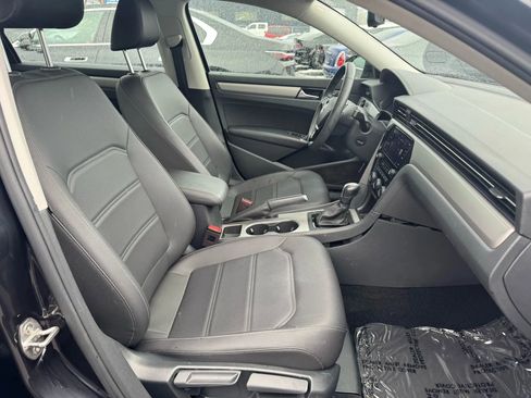 Used 2022 Volkswagen Passat 2.0T SE image 18