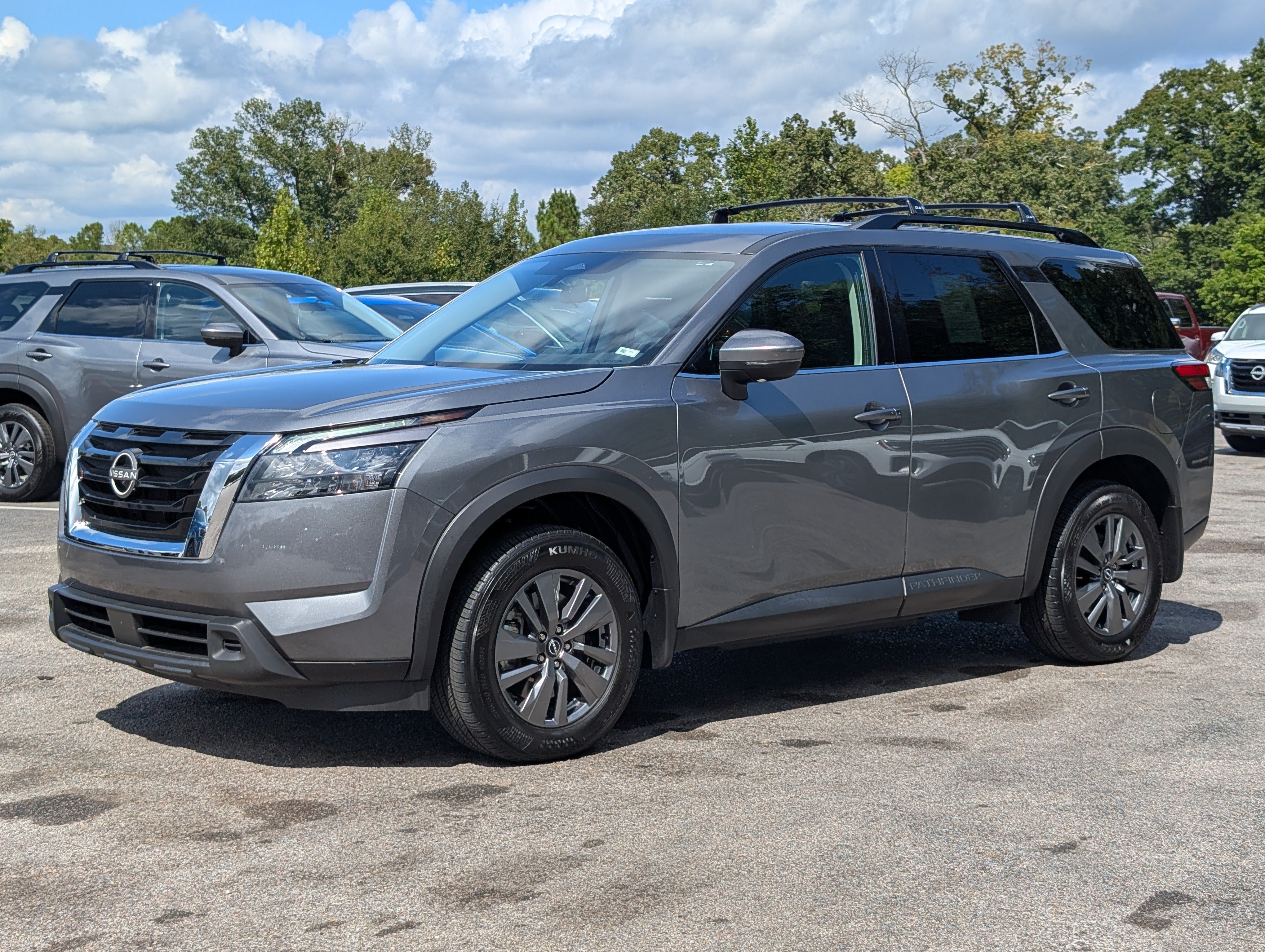 Used 2025 Nissan Pathfinder SV FWD image 5