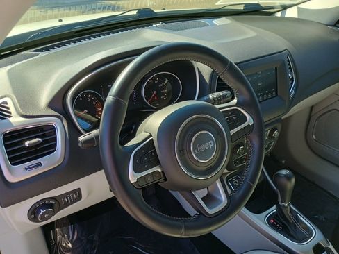 Used 2019 Jeep Compass Latitude image 12