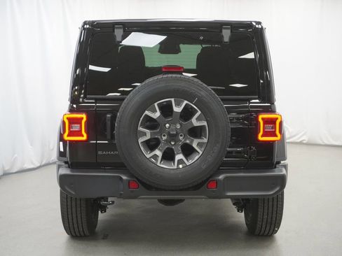 New 2026 Jeep Wrangler Unlimited Sahara AWD/4WD image 10
