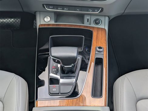 Used 2022 Audi Q5 2.0T Premium w/ Convenience Package image 18