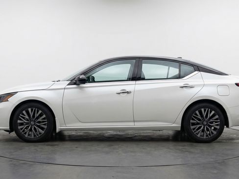 Used 2025 Nissan Altima 2.5 SV image 5