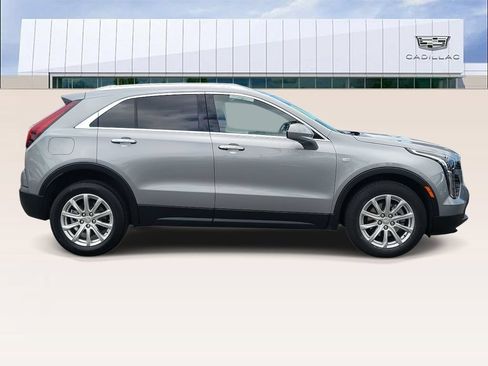 Certified 2023 Cadillac XT4 Luxury w/ Cold Weather Package FWD image 9