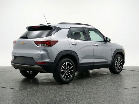 Used 2025 Chevrolet TrailBlazer LT image 9