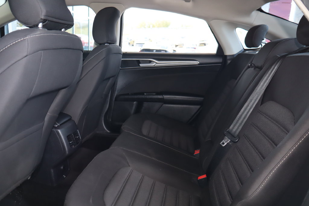 Used 2017 Ford Fusion SE w/ Fusion SE Technology Package FWD image 30