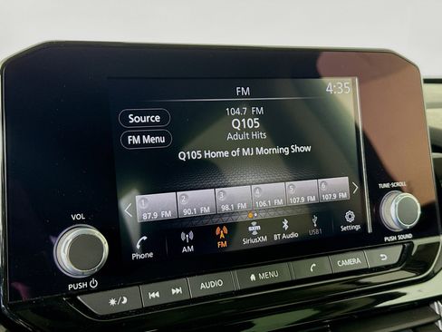 Used 2024 Nissan Pathfinder SV image 16