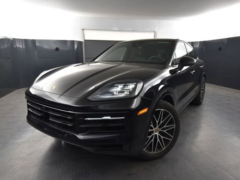 Used 2024 Porsche Cayenne Coupe AWD/4WD image 1