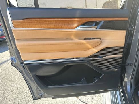 Used 2022 Jeep Grand Wagoneer Series III image 7