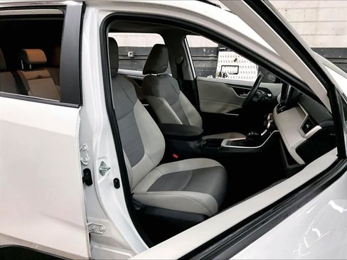 Used 2019 Toyota RAV4 XLE Premium w/ Cold Weather Package image 10