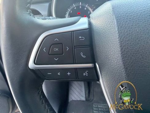 Used 2023 Toyota Highlander XSE FWD image 18