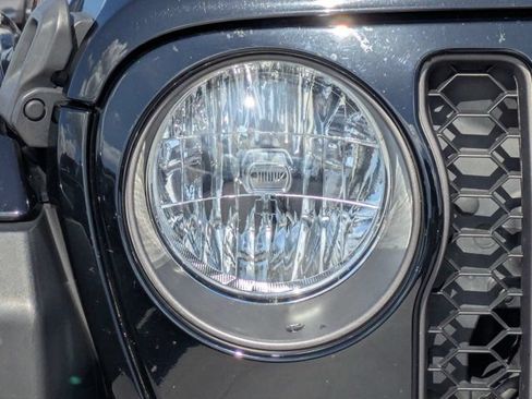 Used 2023 Jeep Gladiator Mojave w/ Trailer Tow Package AWD/4WD image 9