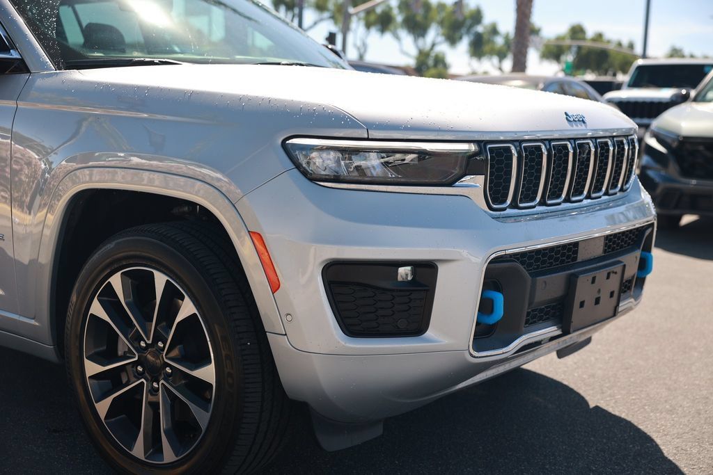Used 2023 Jeep Grand Cherokee Overland w/ Advanced Protech Group III AWD/4WD image 7