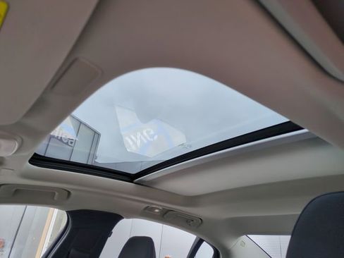 Certified 2025 Volvo S60 B5 Plus AWD/4WD image 15