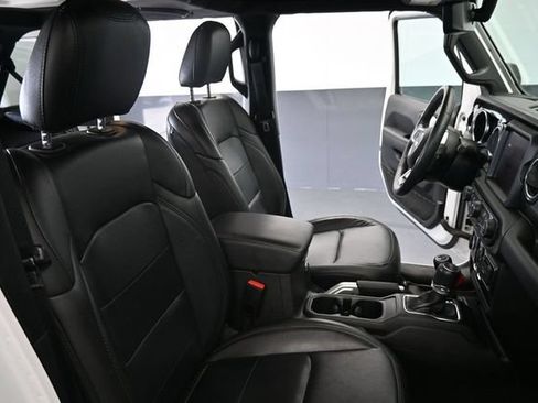 Used 2022 Jeep Wrangler Unlimited Sahara AWD/4WD image 27
