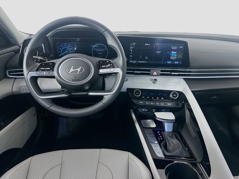 New 2026 Hyundai Elantra Limited FWD image 18