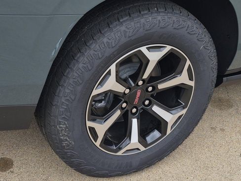 New 2026 GMC Yukon XL AT4 w/ AT4 Premium Plus Package AWD/4WD image 5