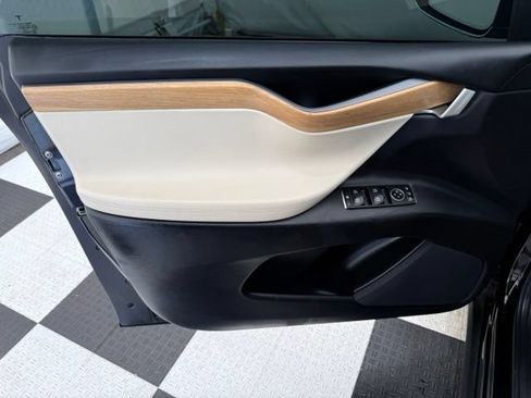 Used 2018 Tesla Model X 75D AWD/4WD image 14