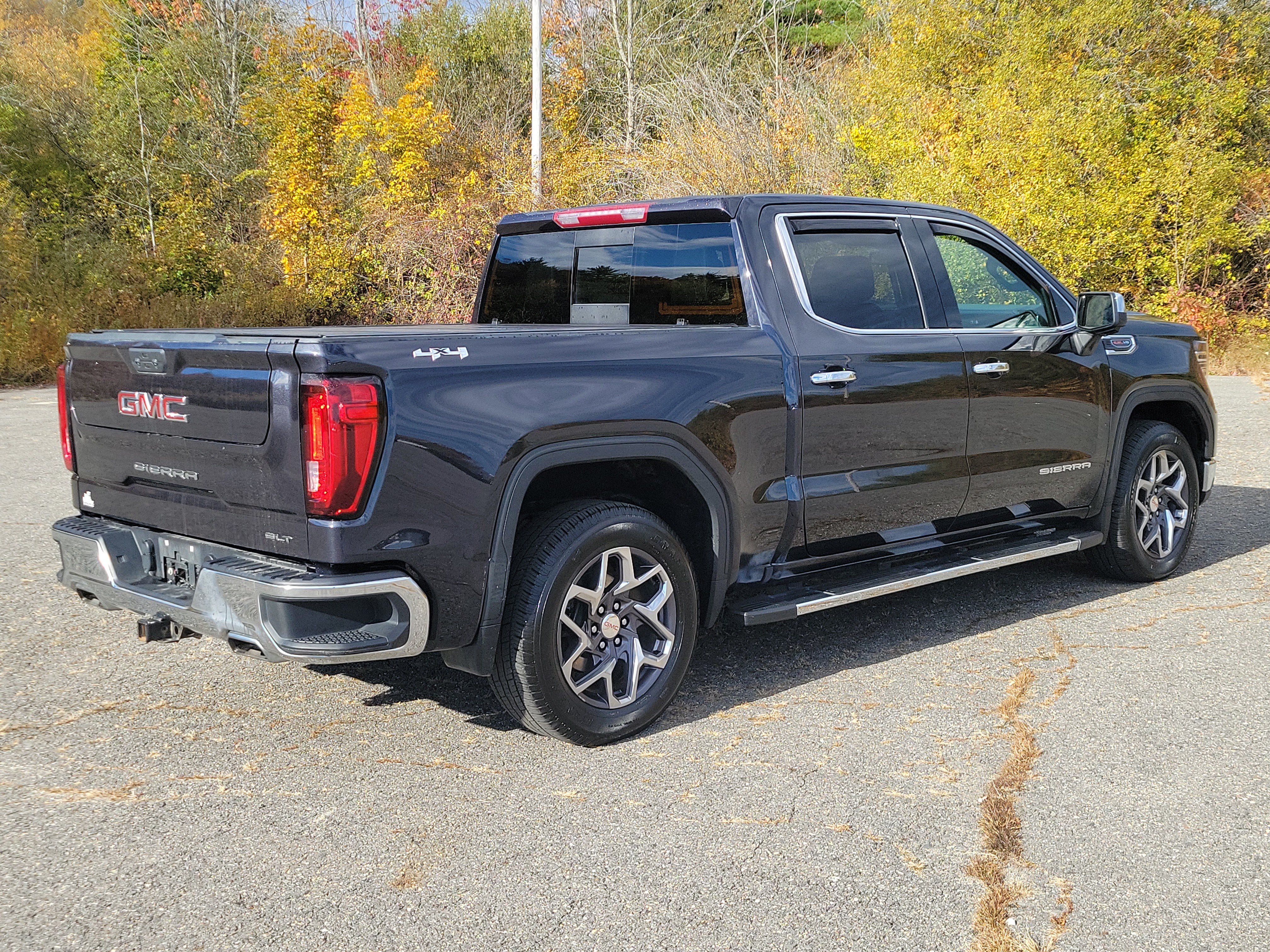 Used 2025 GMC Sierra 1500 SLT w/ SLT Premium Package AWD/4WD image 5