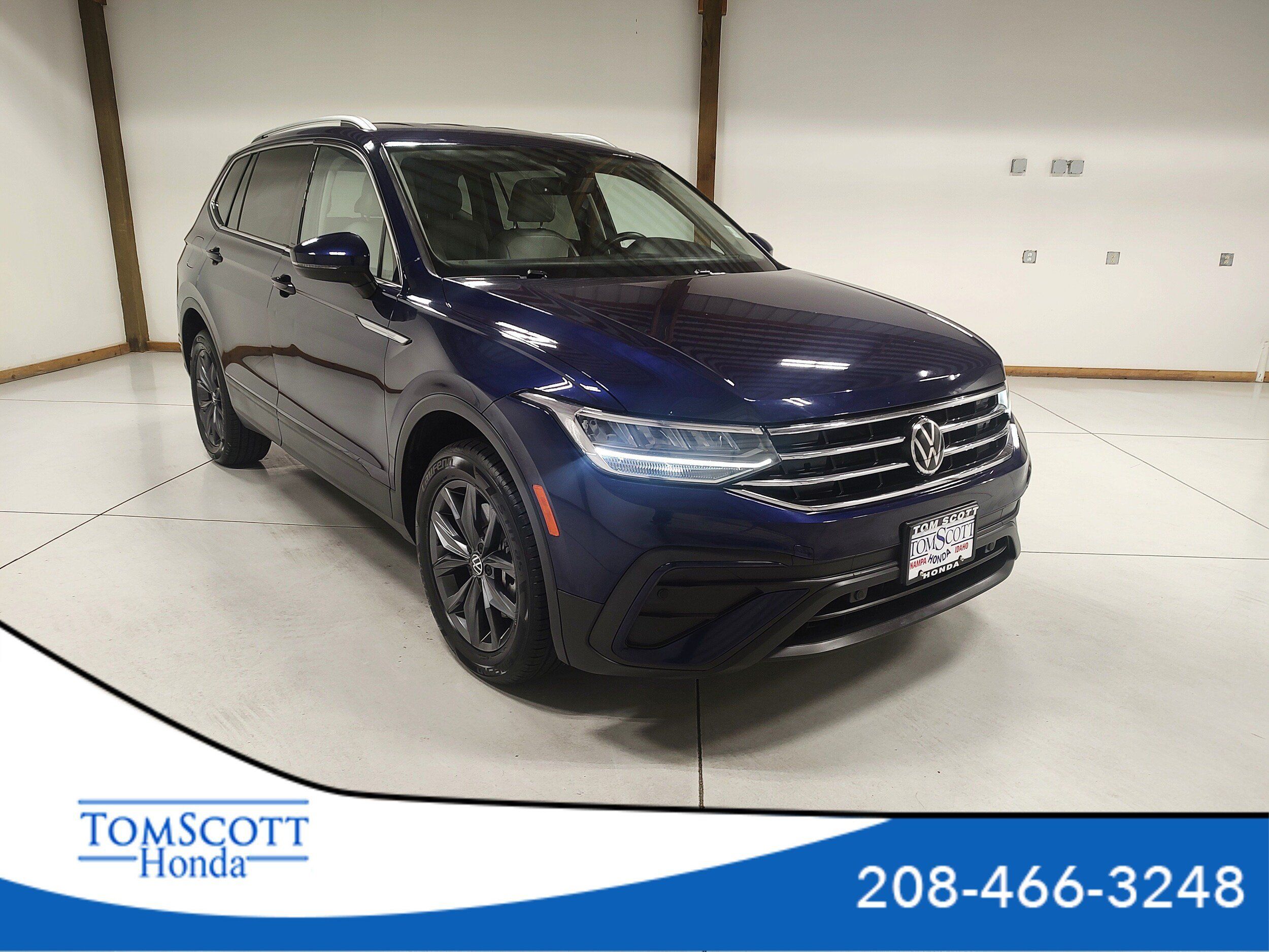 Used 2022 Volkswagen Tiguan SE AWD/4WD image 1
