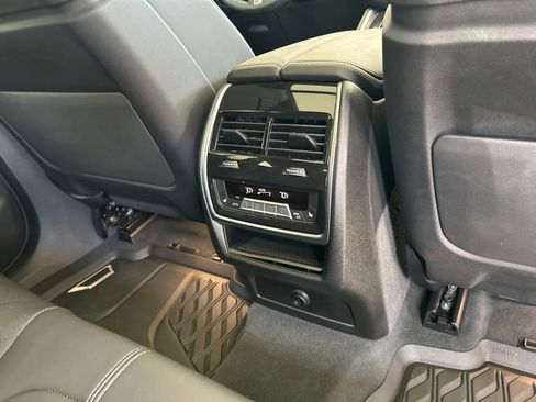 Used 2024 BMW X6 M60i w/ Climate Comfort Package image 31