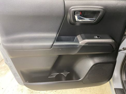 Used 2019 Toyota Tacoma TRD Off-Road AWD/4WD image 20