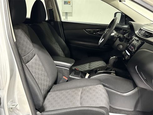 Used 2020 Nissan Rogue Sport SV image 21