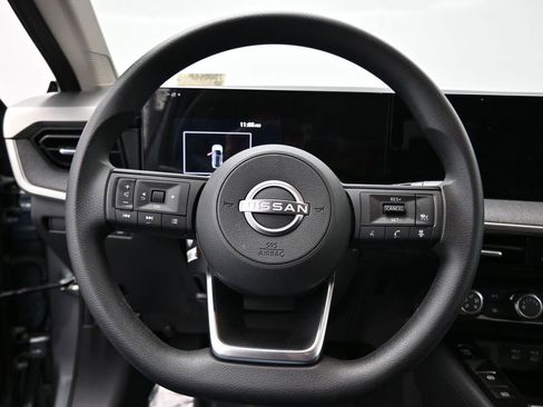 Used 2025 Nissan Kicks SV image 7