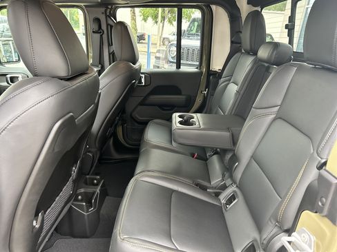 New 2025 Jeep Gladiator Sport image 48