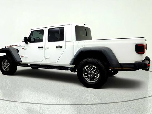 Used 2025 Jeep Gladiator Mojave w/ Convenience Group AWD/4WD image 7