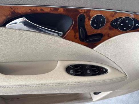 Used 2005 Mercedes-Benz E 320 Sedan image 12