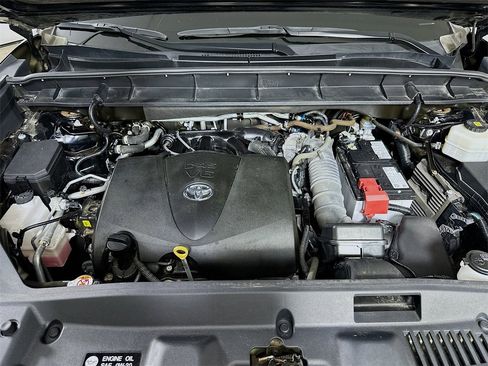 Used 2022 Toyota Highlander Platinum image 8