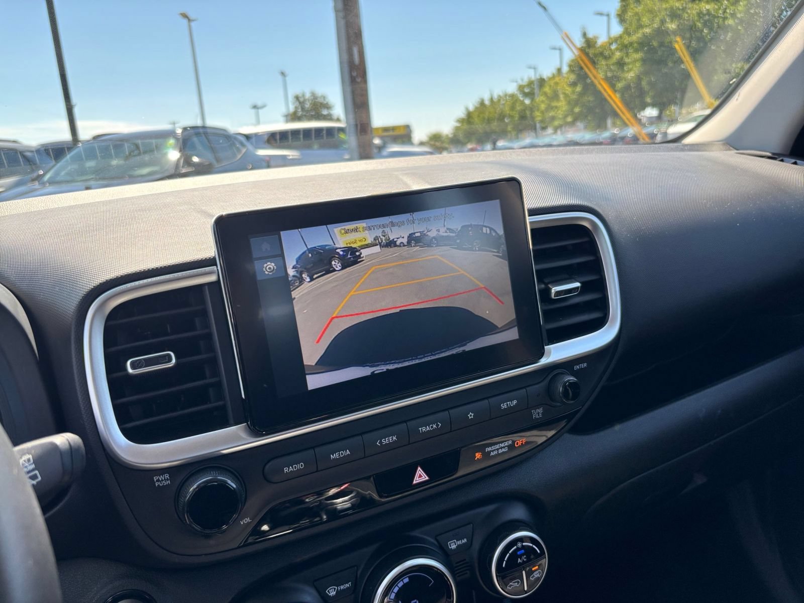 Used 2025 Hyundai Venue SEL FWD image 21
