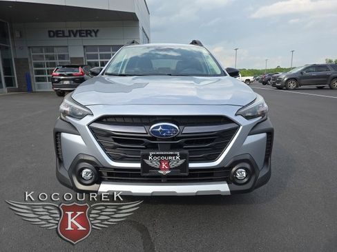 Used 2025 Subaru Outback Limited w/ Tech Package 3 image 2