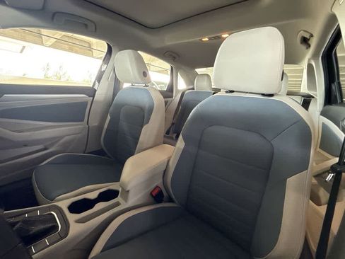 Used 2025 Volkswagen Jetta SE FWD image 14