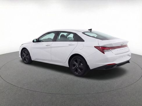 Used 2023 Hyundai Elantra SEL image 6