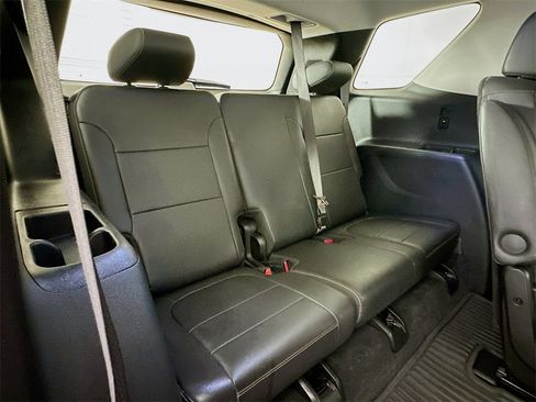 Used 2021 Chevrolet Traverse RS image 28