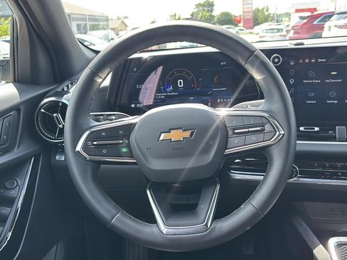 Used 2026 Chevrolet Equinox LT FWD image 8