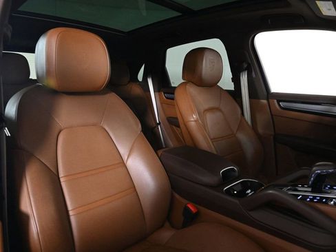 Certified 2022 Porsche Cayenne S Platinum image 18