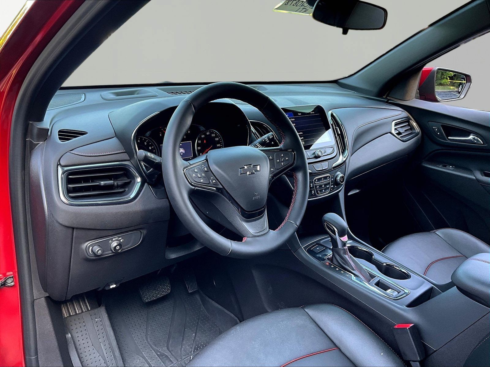 Used 2024 Chevrolet Equinox RS w/ RS Leather Package AWD/4WD image 17