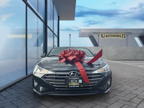Used 2020 Hyundai Elantra SE FWD image 2